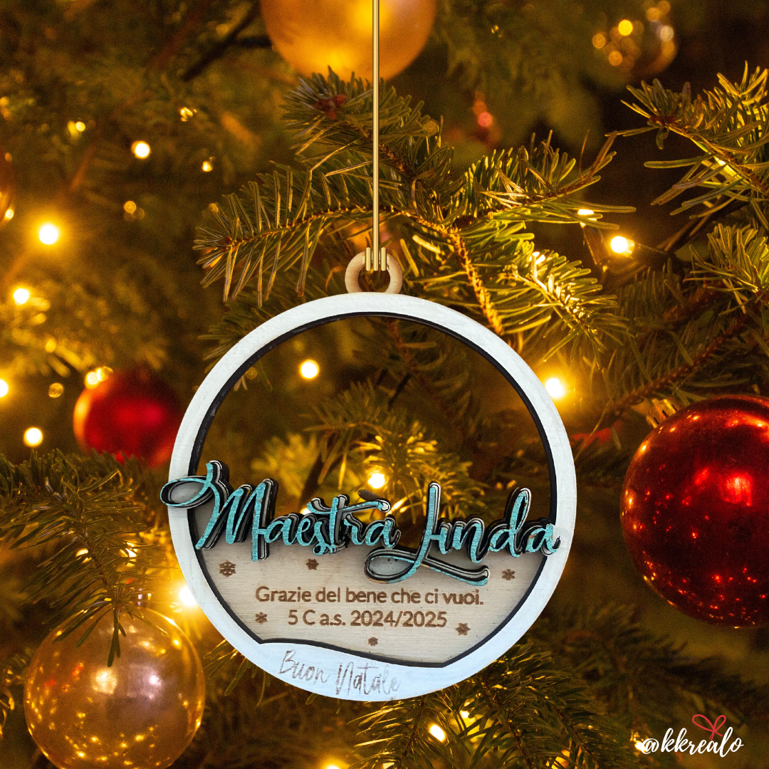 Pallina di natale in legno di betulla taglio laser - regalo alle maestre mod. 2 - personalizzabile