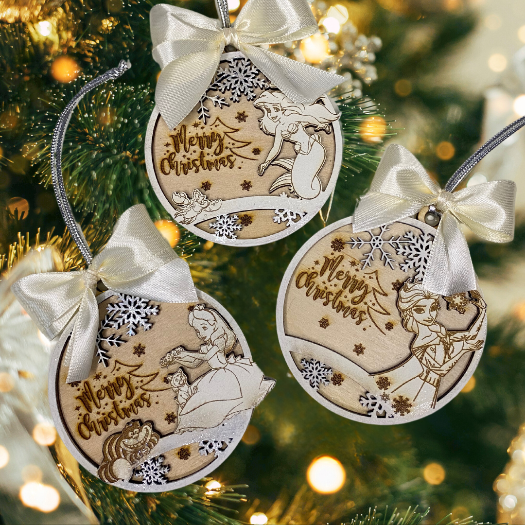 Pallina di natale in legno di betulla taglio laser personalizzabile