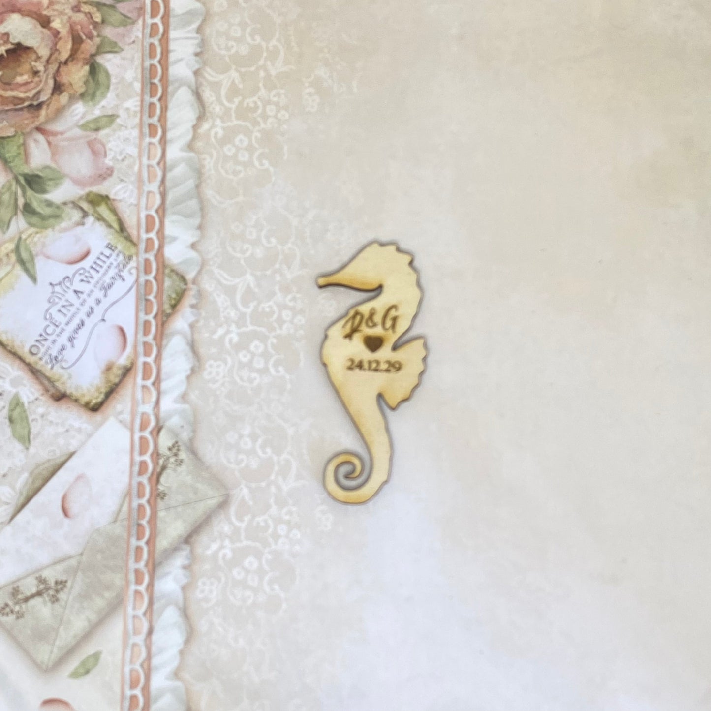 Segnaposto a tema mare - cavalluccio marino in legno di betulla