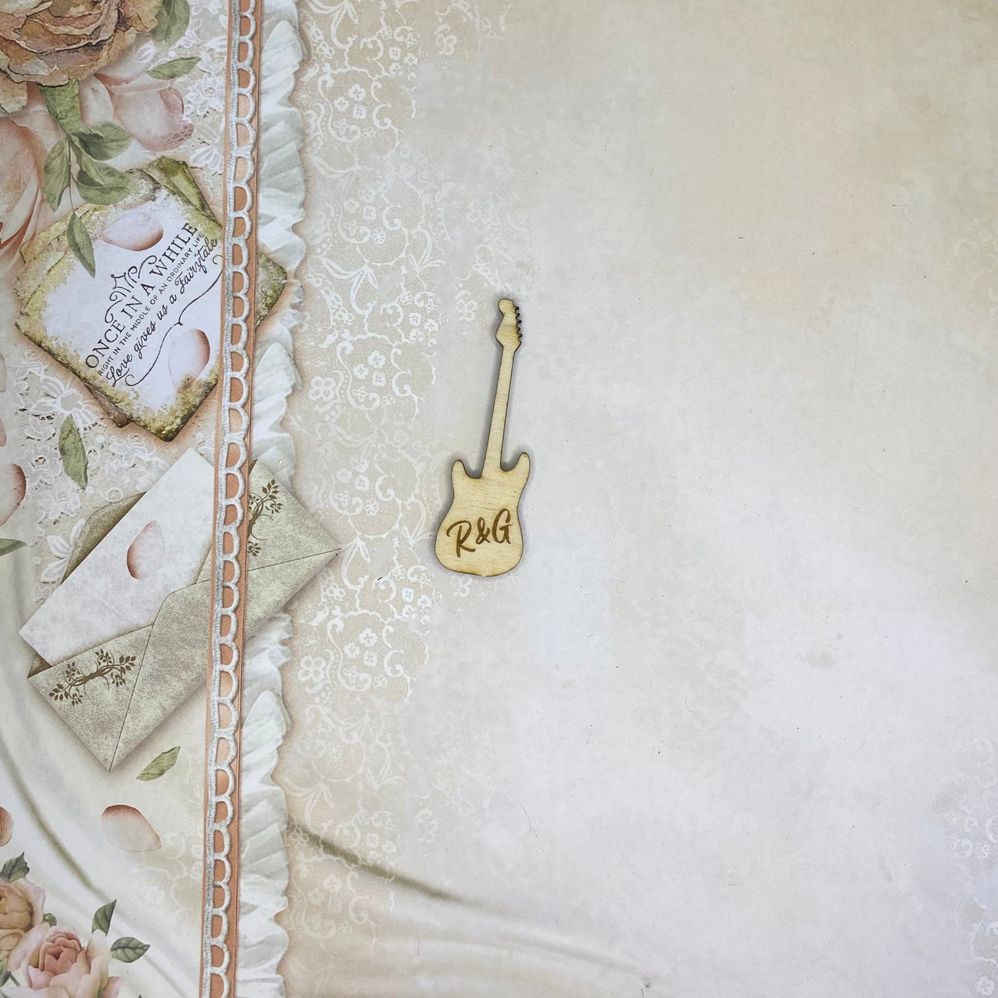Segnaposto tema musica - chitarra 1 in legno di betulla