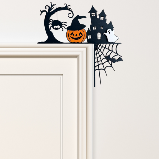 Angolo porta di Halloween tema castello infestato