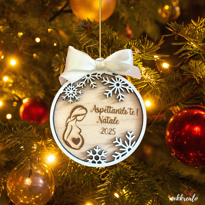 Pallina di natale in legno di betulla  taglio laser - Aspettando te  - personalizzabile