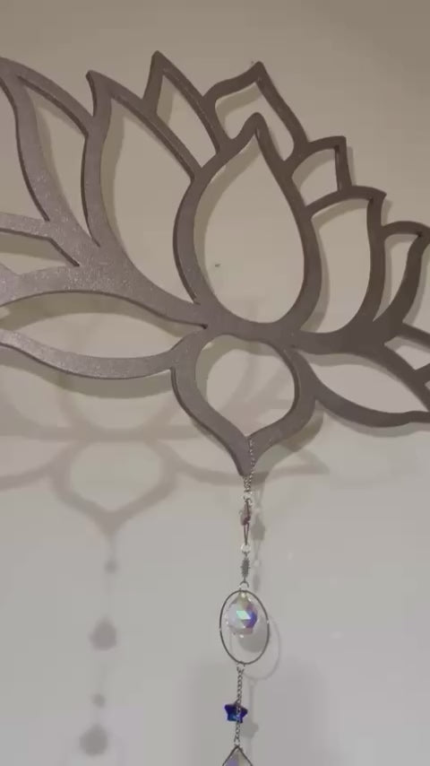 Decorazione cattura sole con cristalli di luce mod. Fiore di Loto